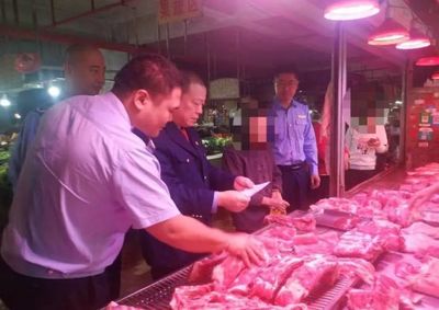 市場監(jiān)管再出重拳！多地查獲問題豬肉制品，變質(zhì)肉品氣味刺鼻引擔(dān)憂